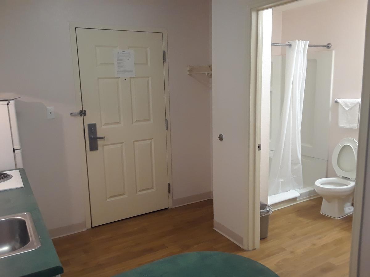 Intown Suites Houston Intercontinental Bagian luar foto